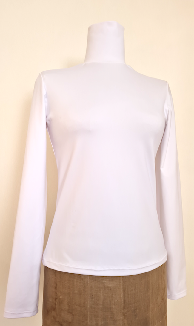Käyttämätön: Kaksi naisten valkoista poolokauluspaitaa + T-paita kokoa M/38