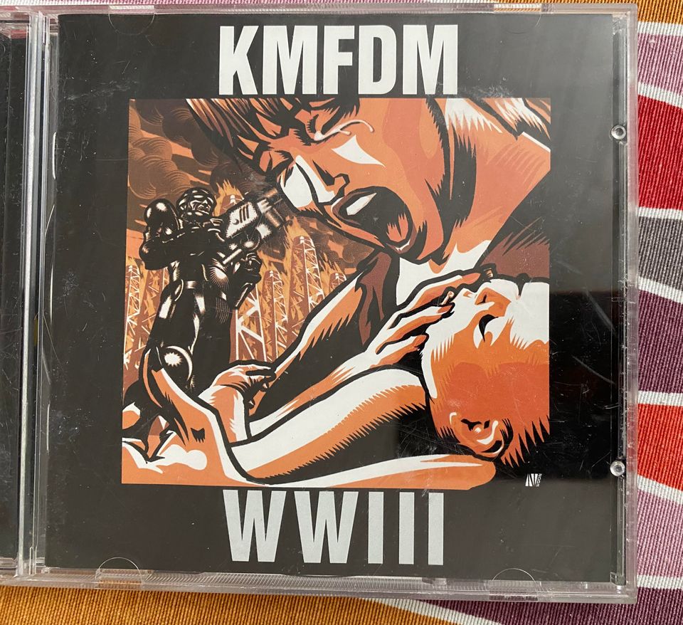 KMFDM cd-levy WWIII
