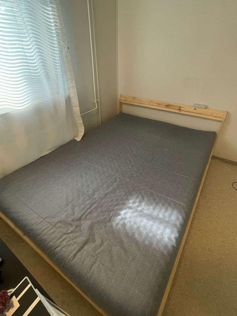 Bed frame with mattress 140*200