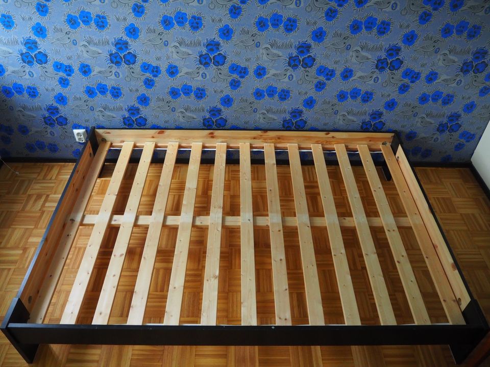 Musta sängynrunko (futon) 140 cm