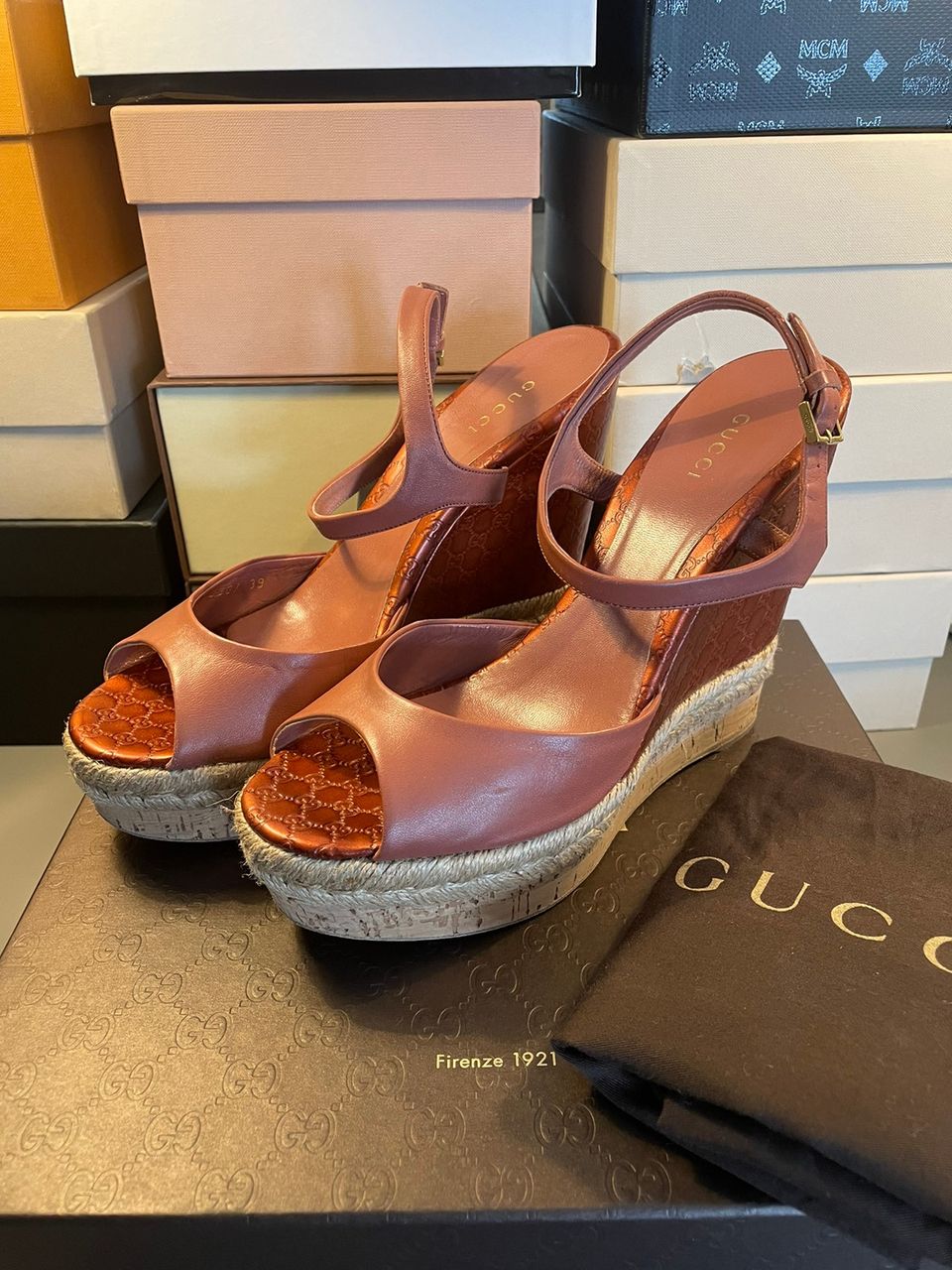 Gucci sandaalit