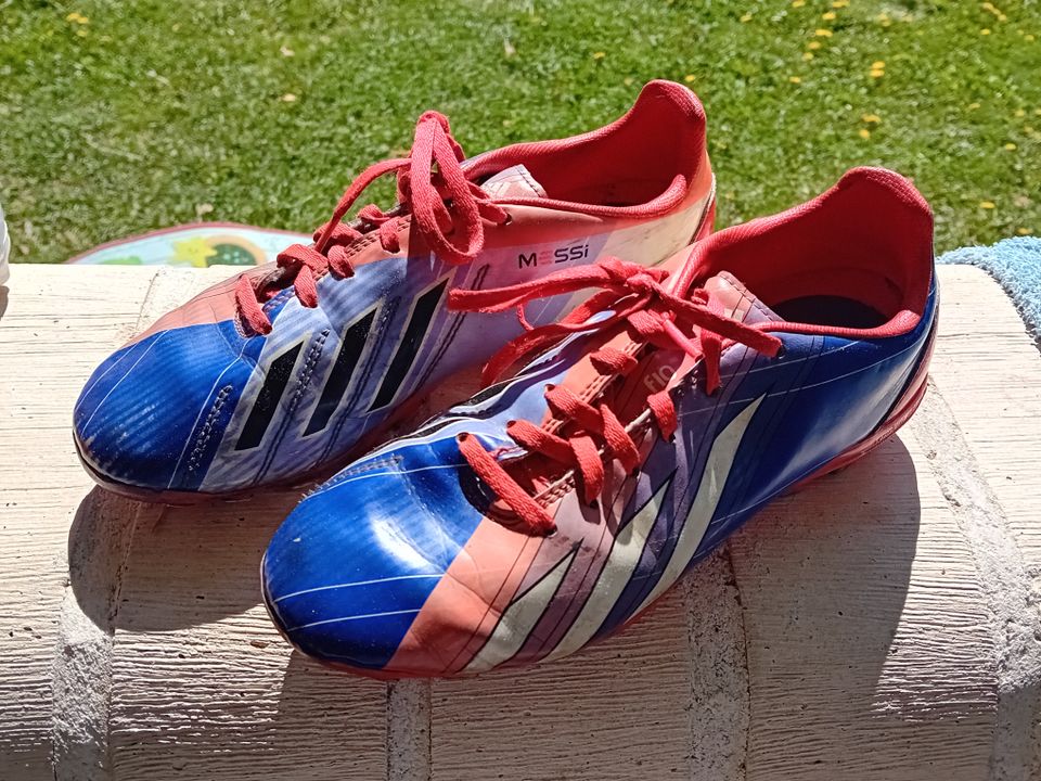 Adidas Messin jalkapallo kengät 38