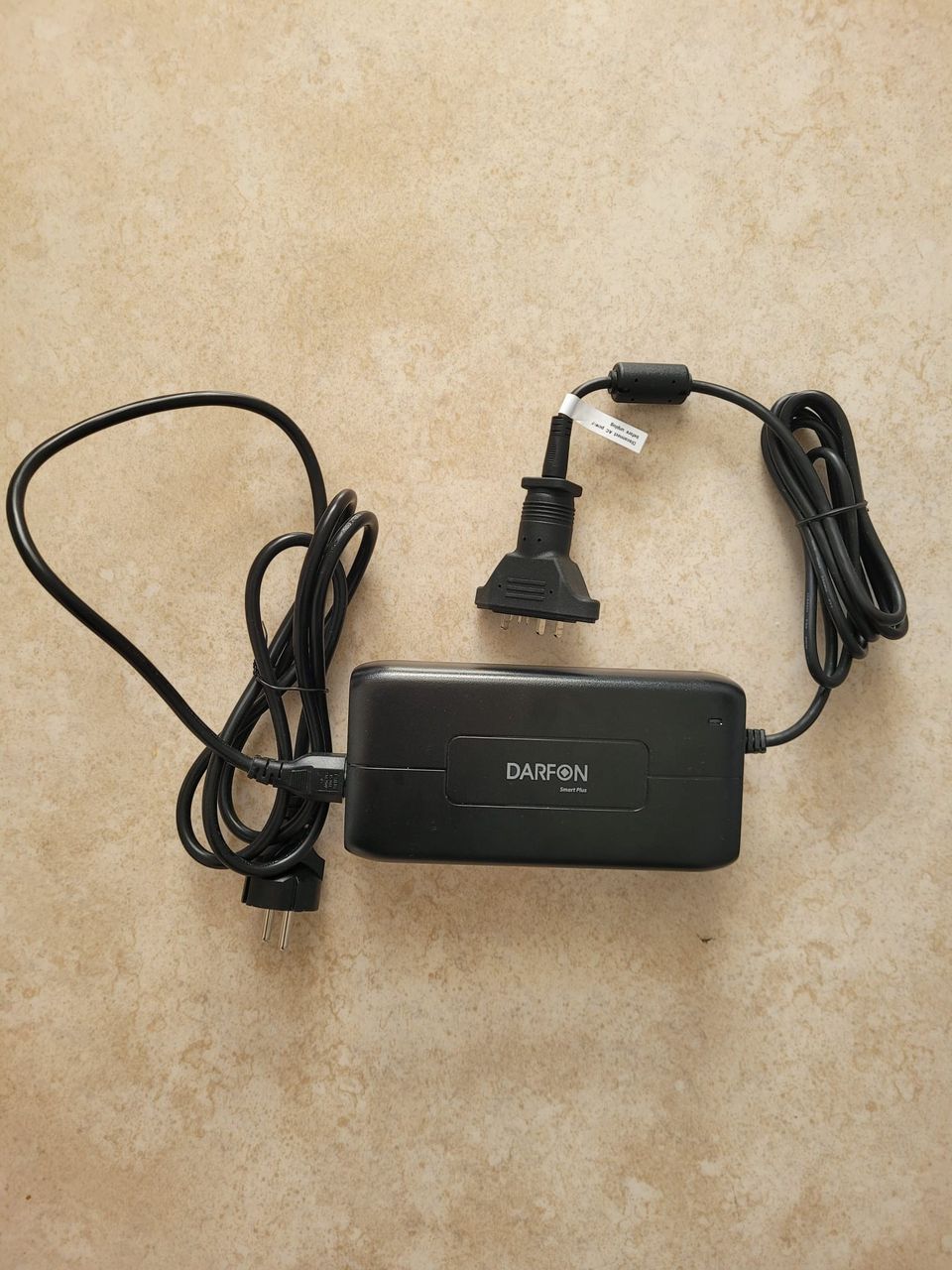 Darfon B240-301 laturi + adapteri