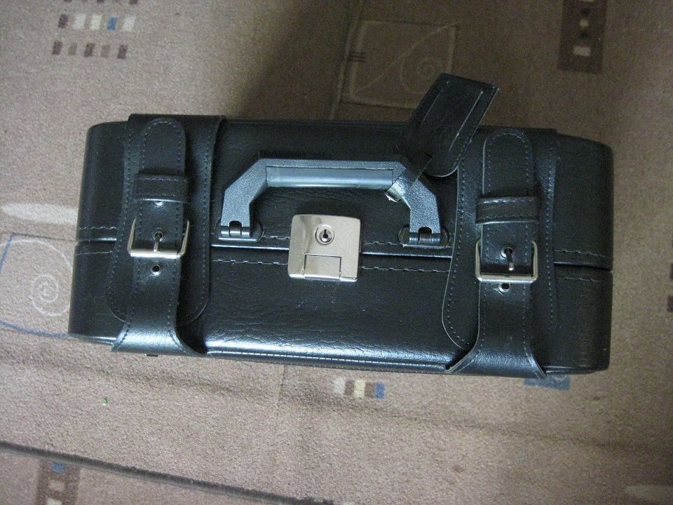 Vanha retro matkalaukku nahkaa  haku /tarvittaessa tuonti
