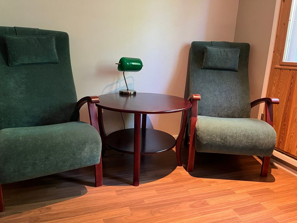 Koko setti tuolit, pöytä ja lamppu vain 100€