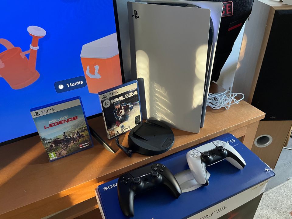 Playstation 5 -Konsoli, 2 ohjainta & 2 peliä