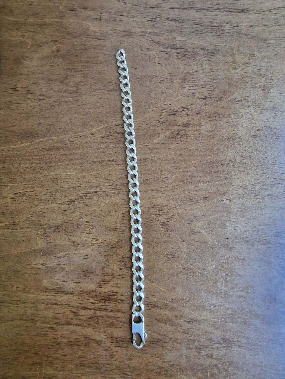 Almost new silver bracelet. Length 28 cm The width is 1 cm 32g