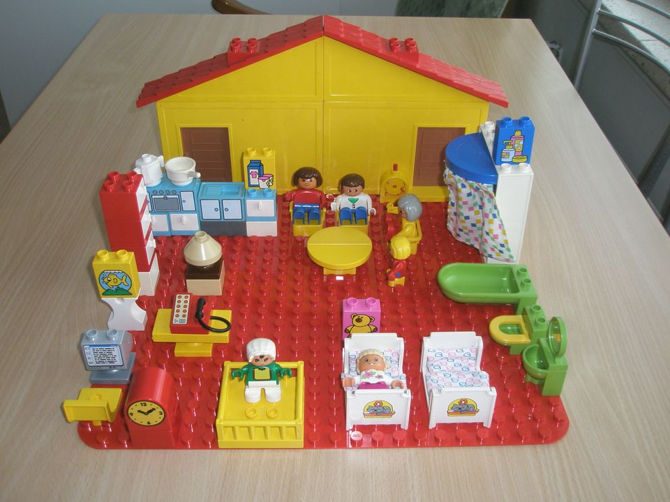 Lego Duplo koti + alusta