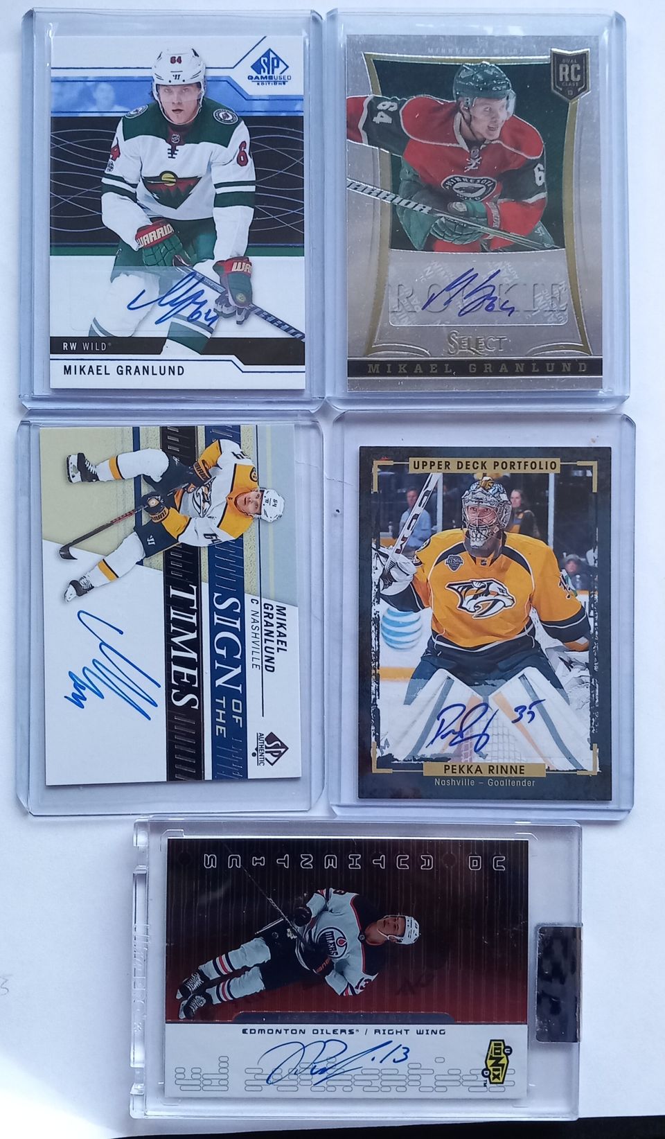 Suomalaisten NHL-pelaajien nimmarikortteja