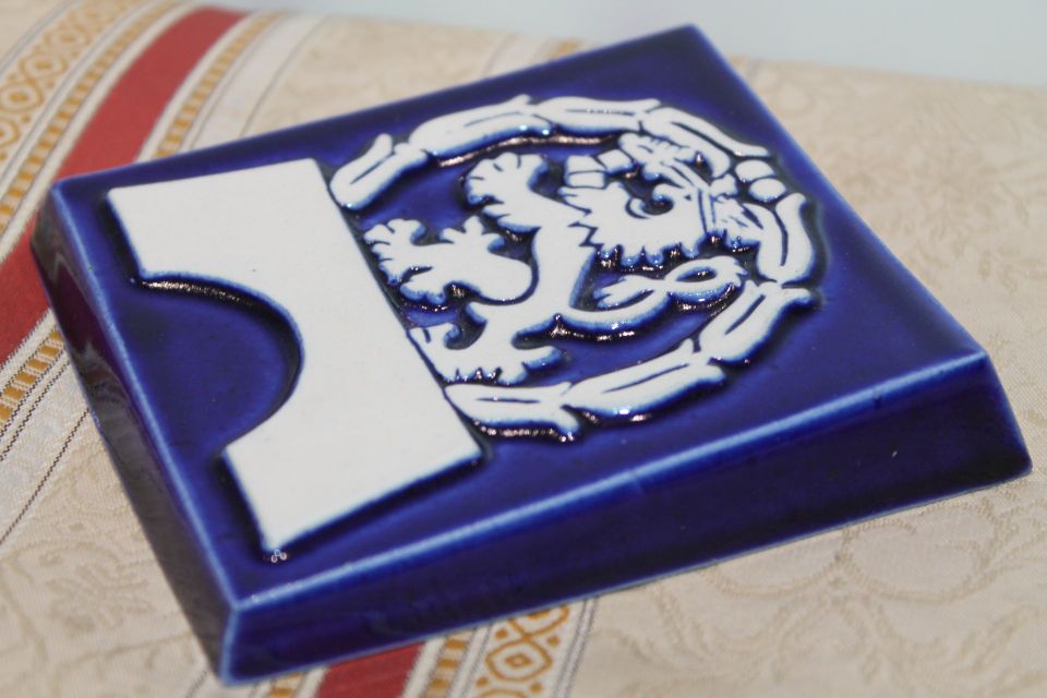 Vanha Suomi hyvä kunto sinivalkoinen leijona vaakuna laatta posliini 12cm