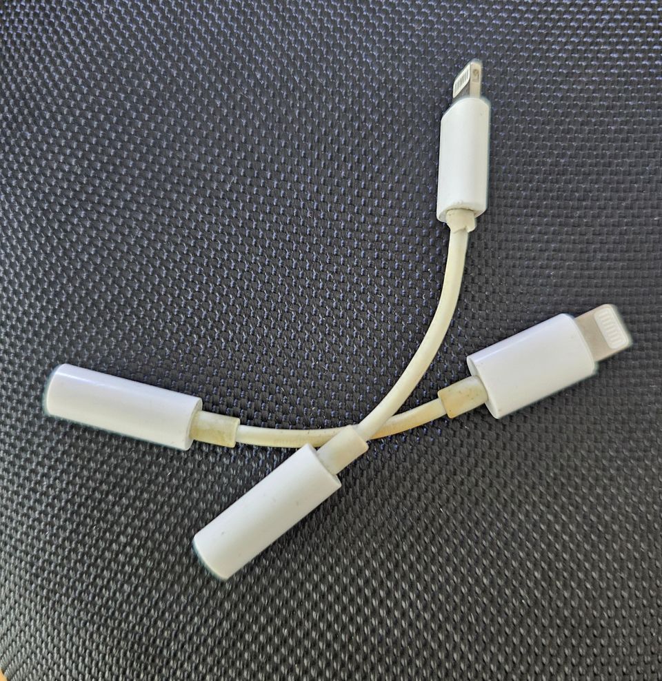 Apple Lightning/3,5 mm -kuulokeadapteri