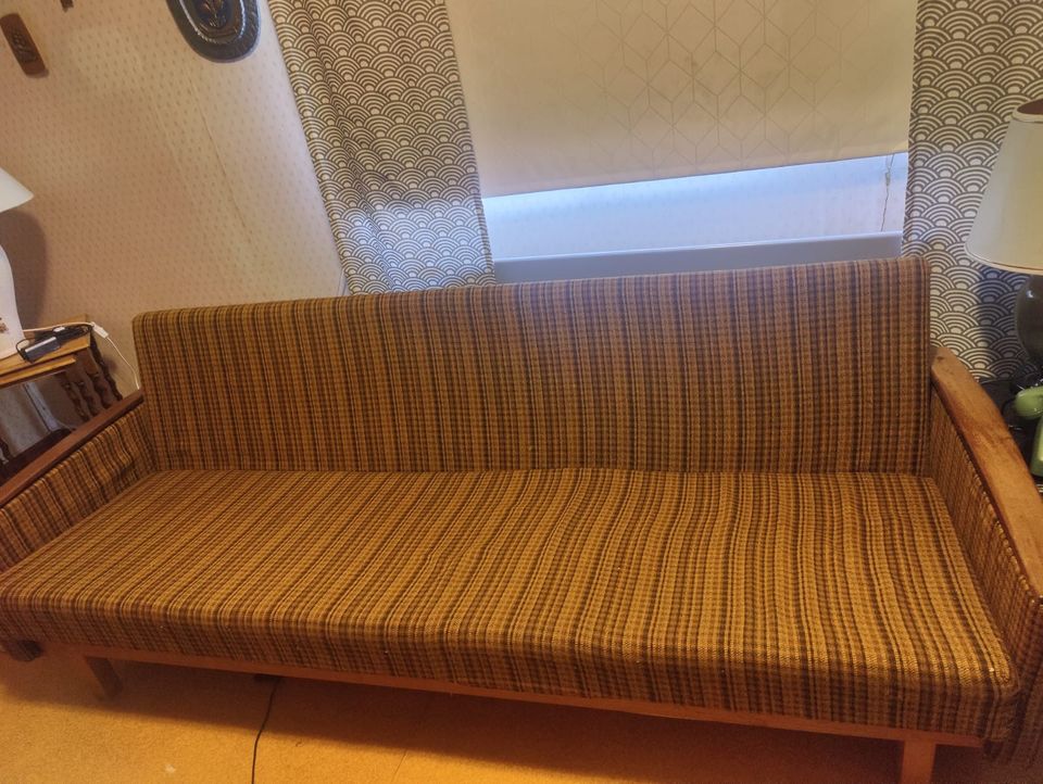 Retro levitettävä sohva ja nojatuoli