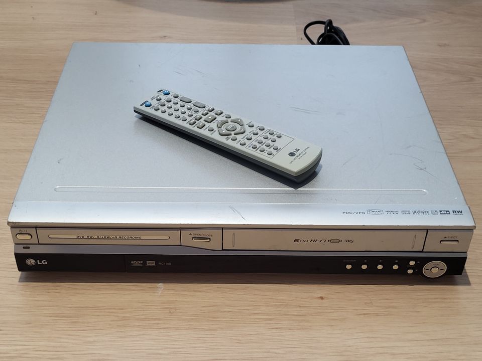LG RC7100 kirjoittava DVD / VHS soitin