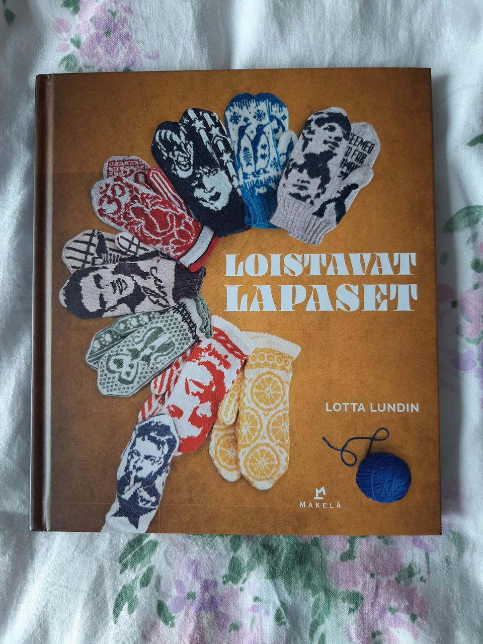 Neulekirja: Loistavat lapaset Lotta Lundin