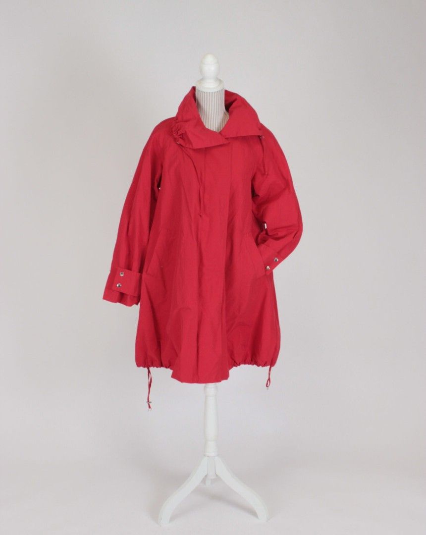 Marimekko punainen välikausi takki