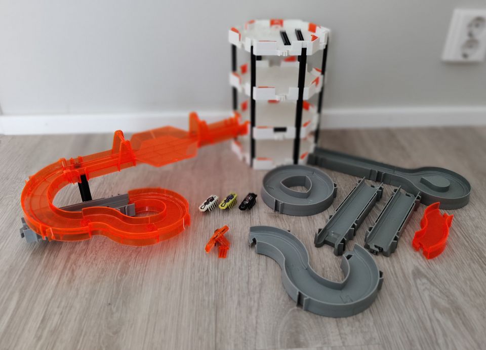 Hexbug rata ja 3 Hexbug nano lemmikkiä,