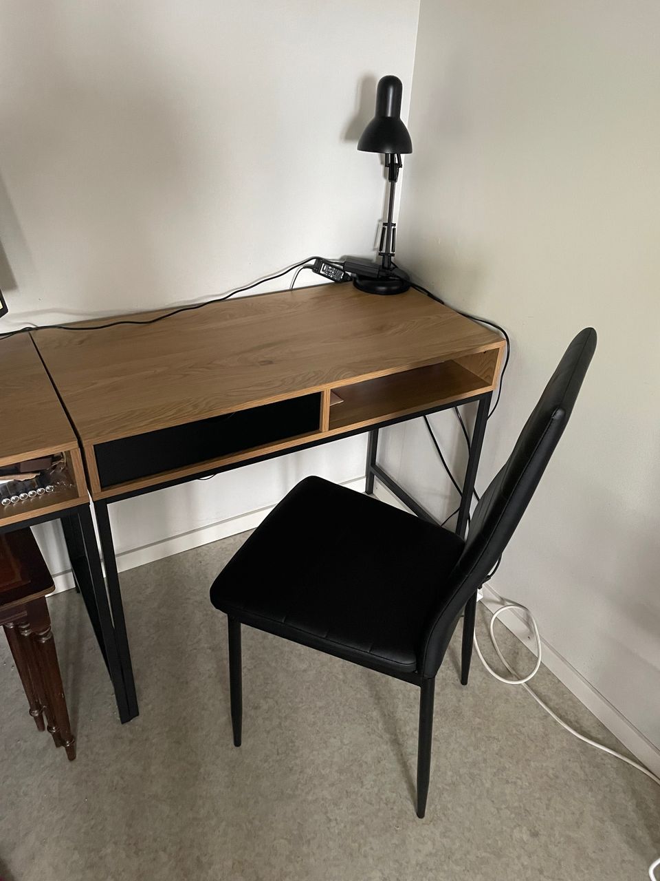 Työpöytä- ja tuoli