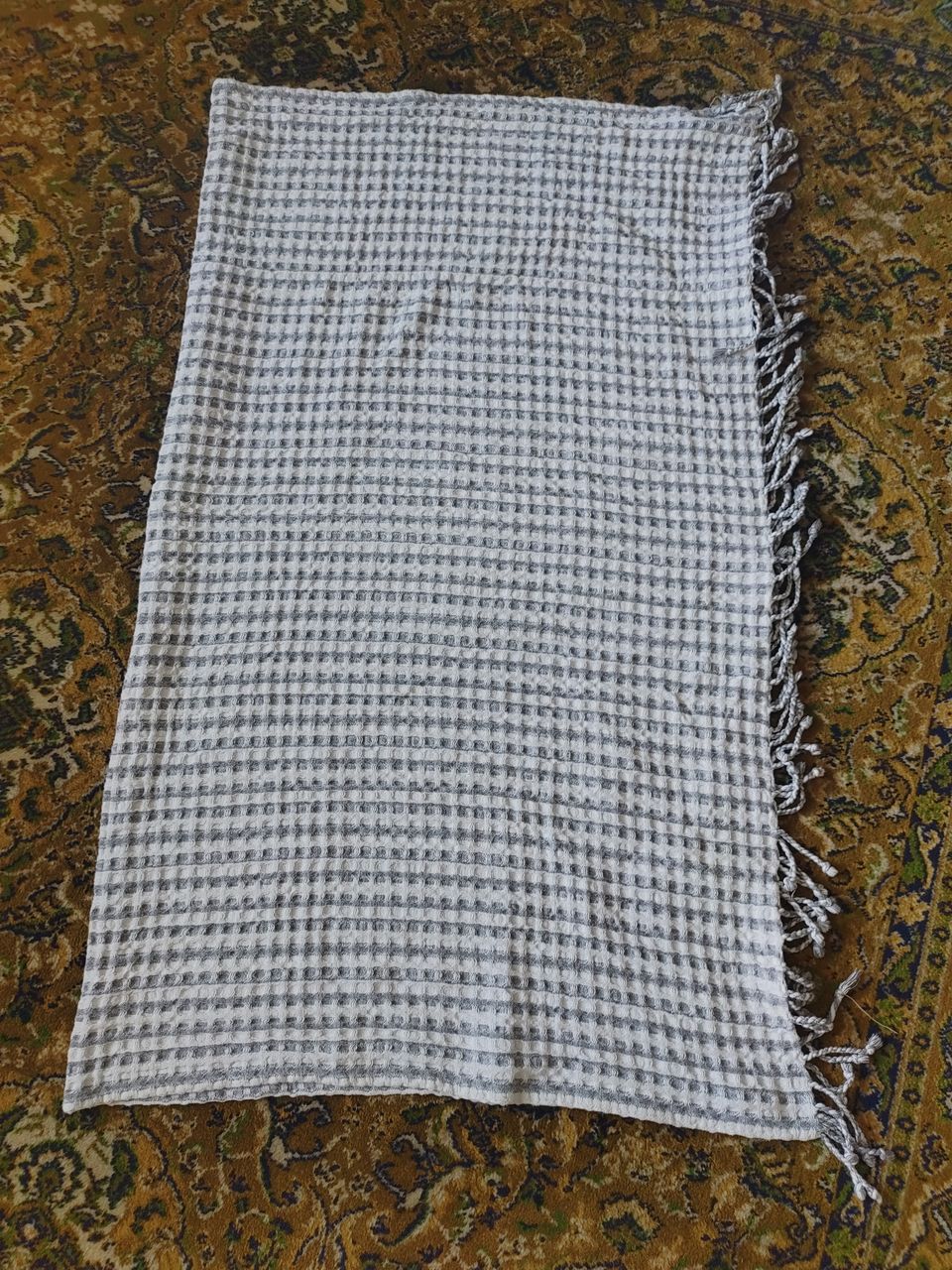 Valko-harmaa viltti, 145x120 cm