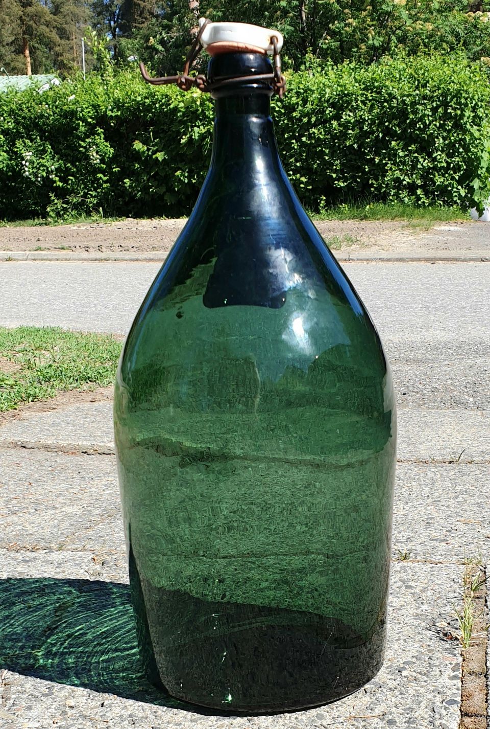 Iso vihreä pullo, tilavuus n. 10 litraa