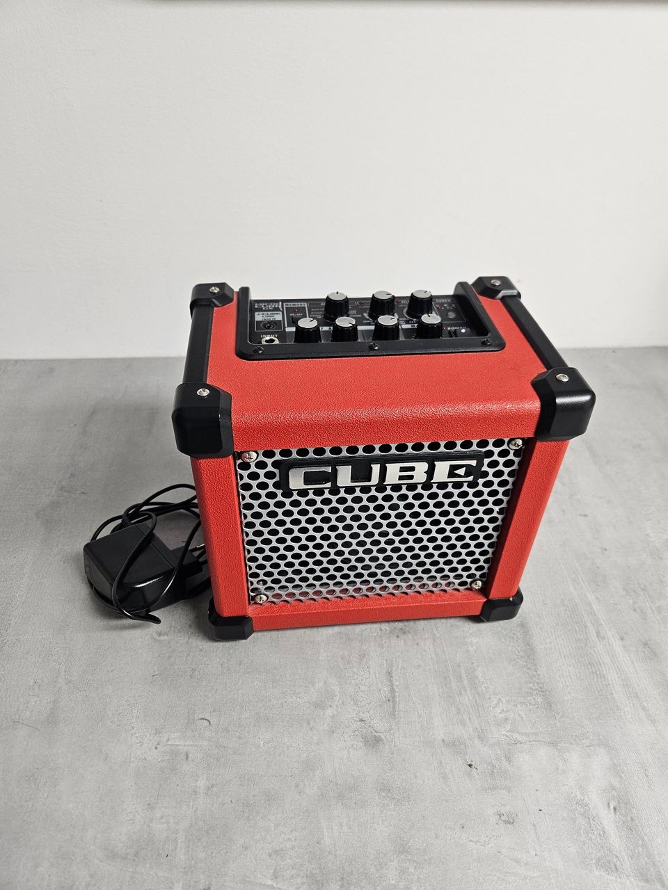 Roland Micro Cube GX kitaravahvistin (punainen)