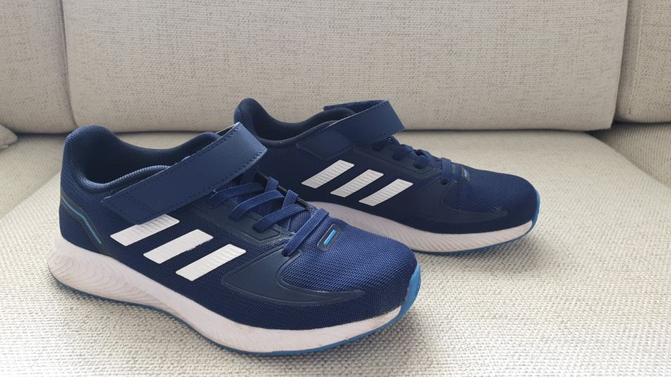 Adidas lenkkarit 35