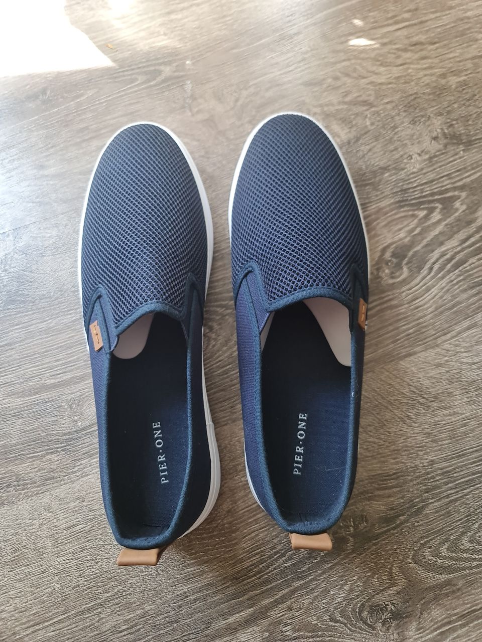 Uudet miesten kengät