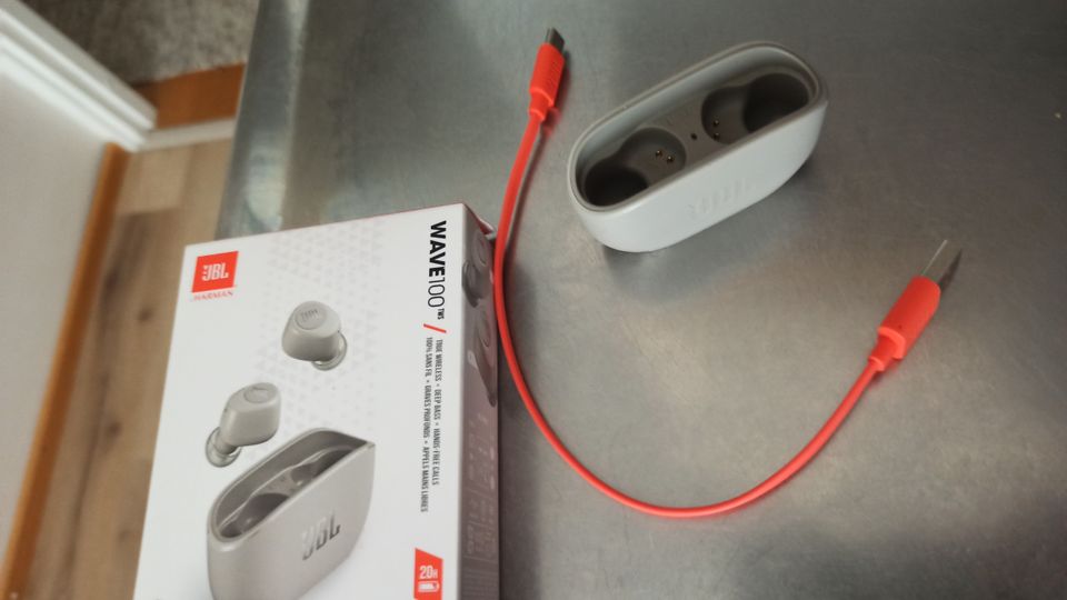 JBL wave 100 bluetooth laturi ja usb