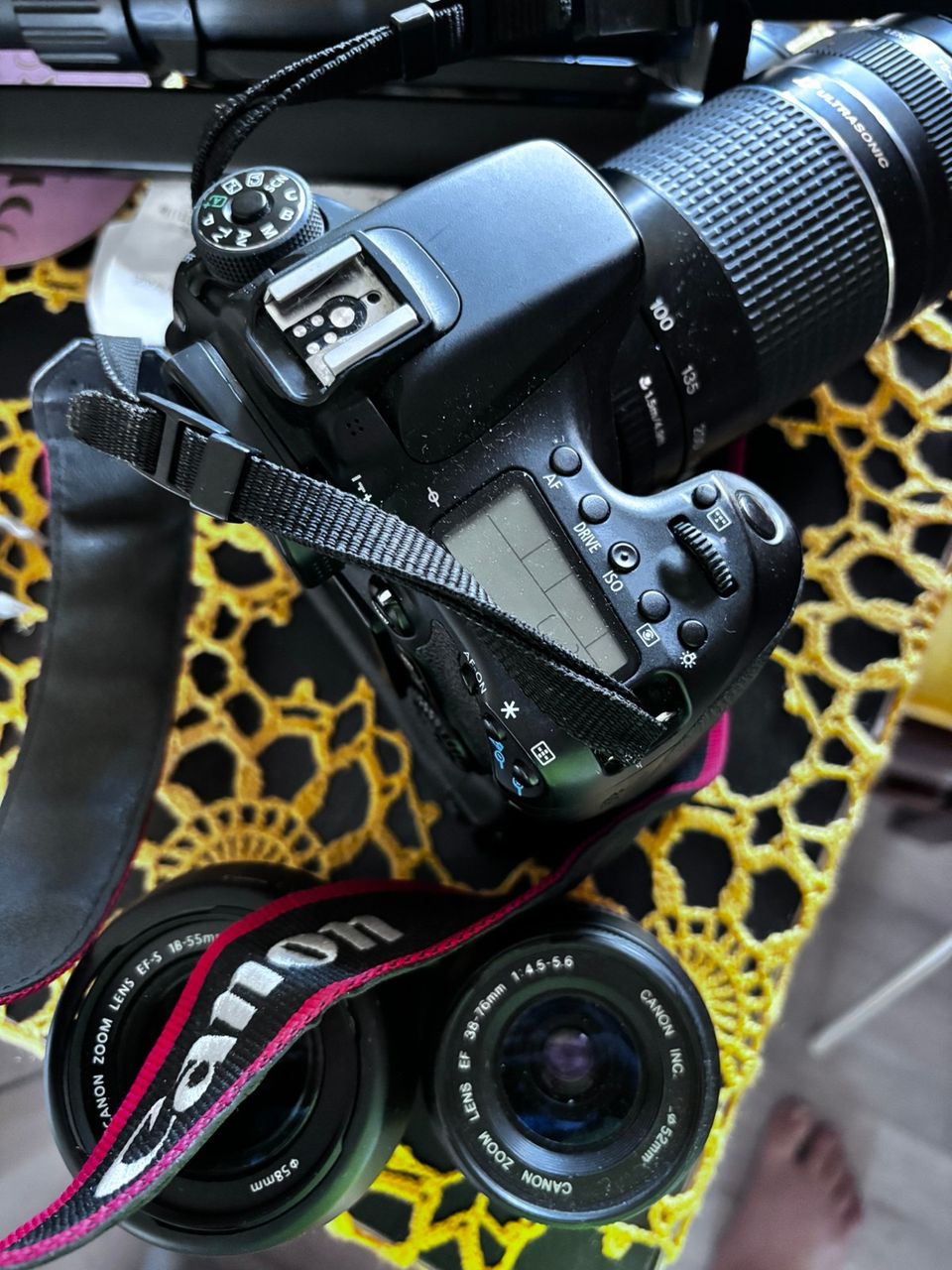 Canon 70D ja tarvikkeita