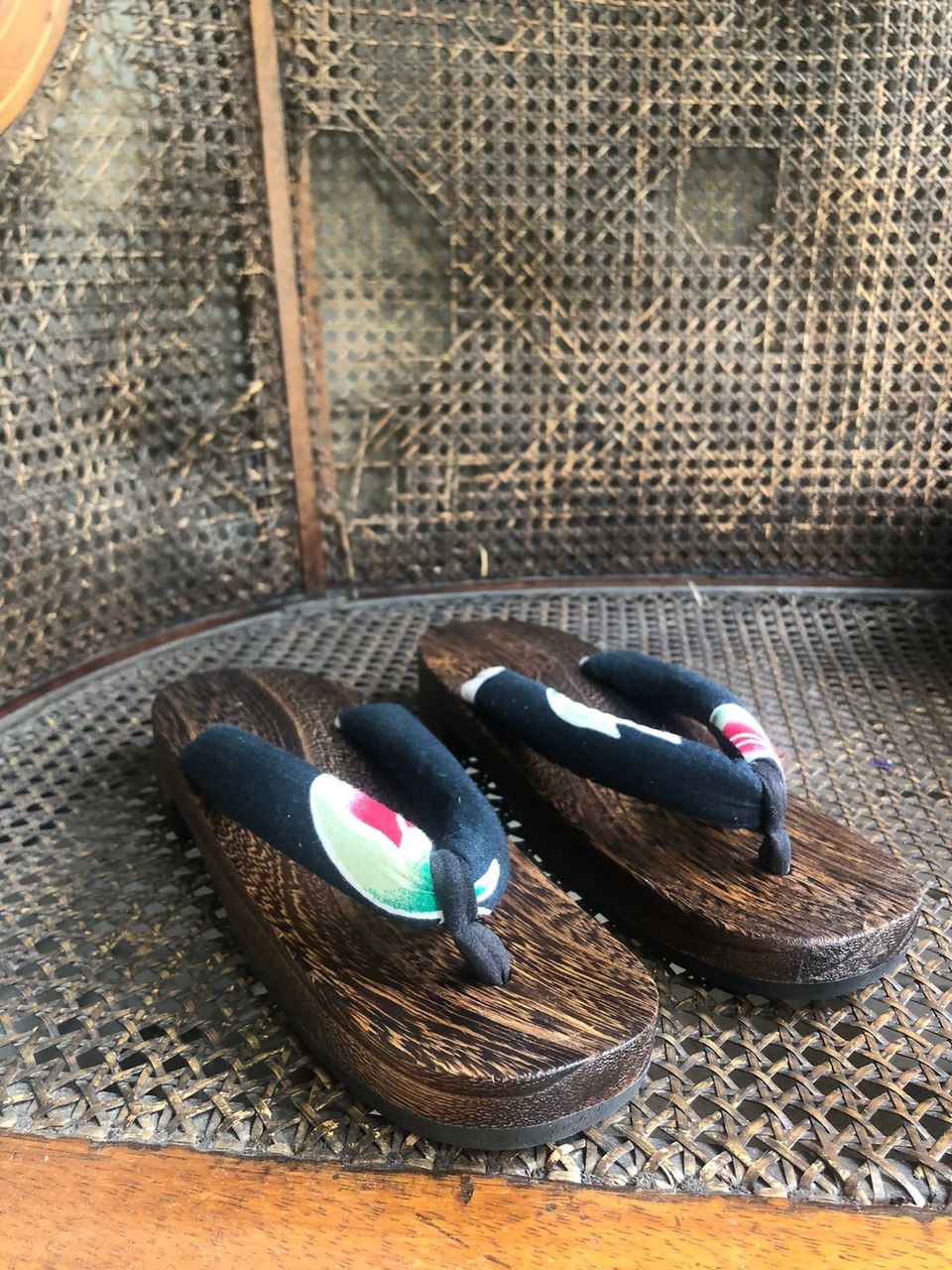 Japanilaiset geta sandaalit