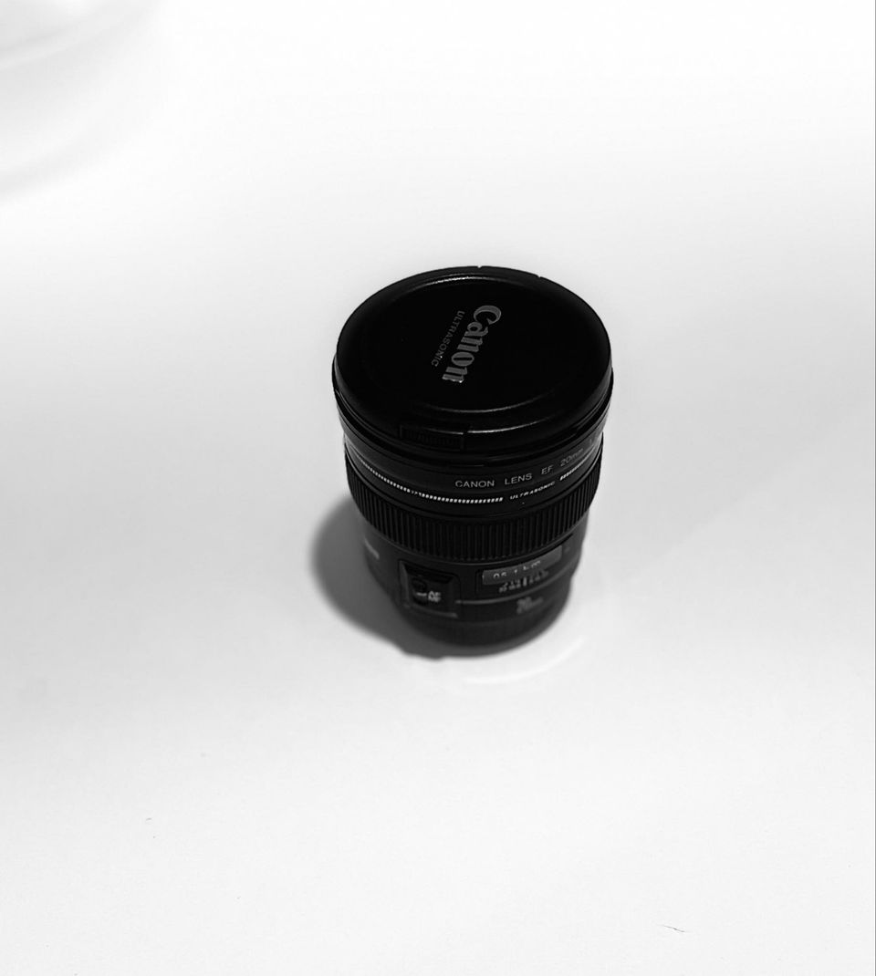Canon EF 20mm F 2.8 USM (like new)