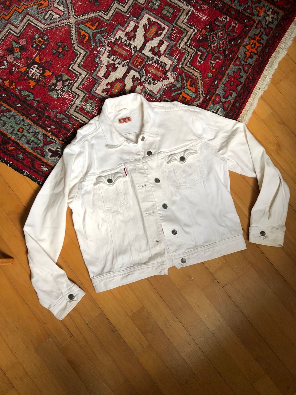 Valkoinen vintage farkkutakki