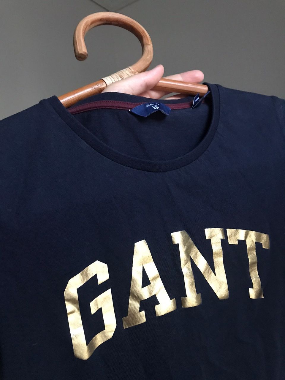 Käyttämätön Gant tummansininen t-paita kulta