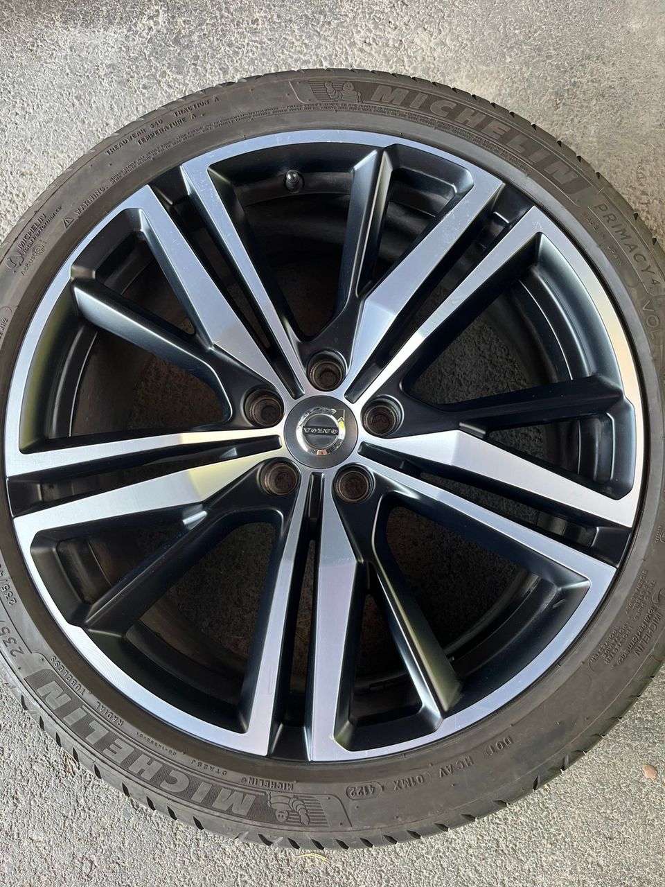 Volvo OEM R-design 19” vanteet Michelinin renkailla