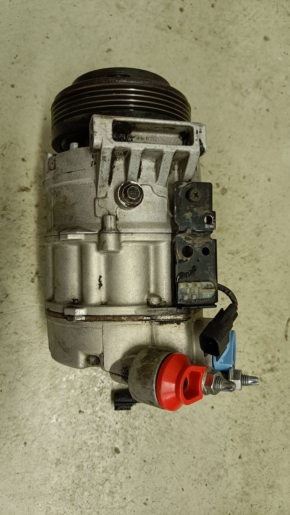 Volvo D5 ilmastoinnin kompressori