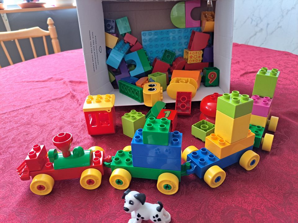 Lego juna ja kasa muita duploja