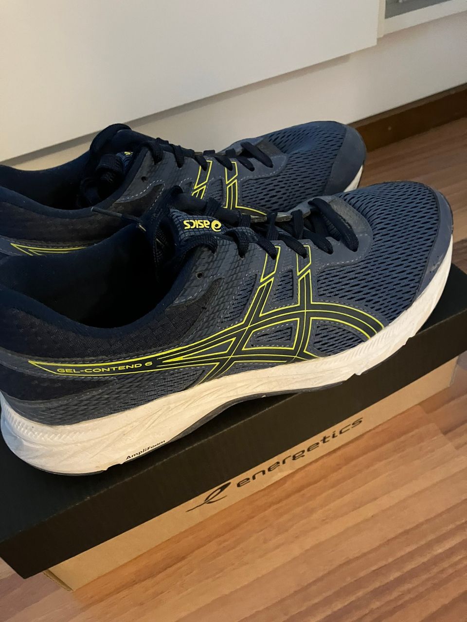 Asics juoksukengät