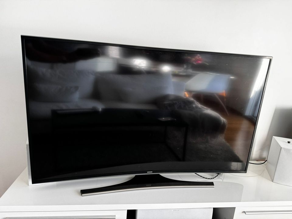 Samsung 4K Ultra HD Smart Curved Tv 55”
