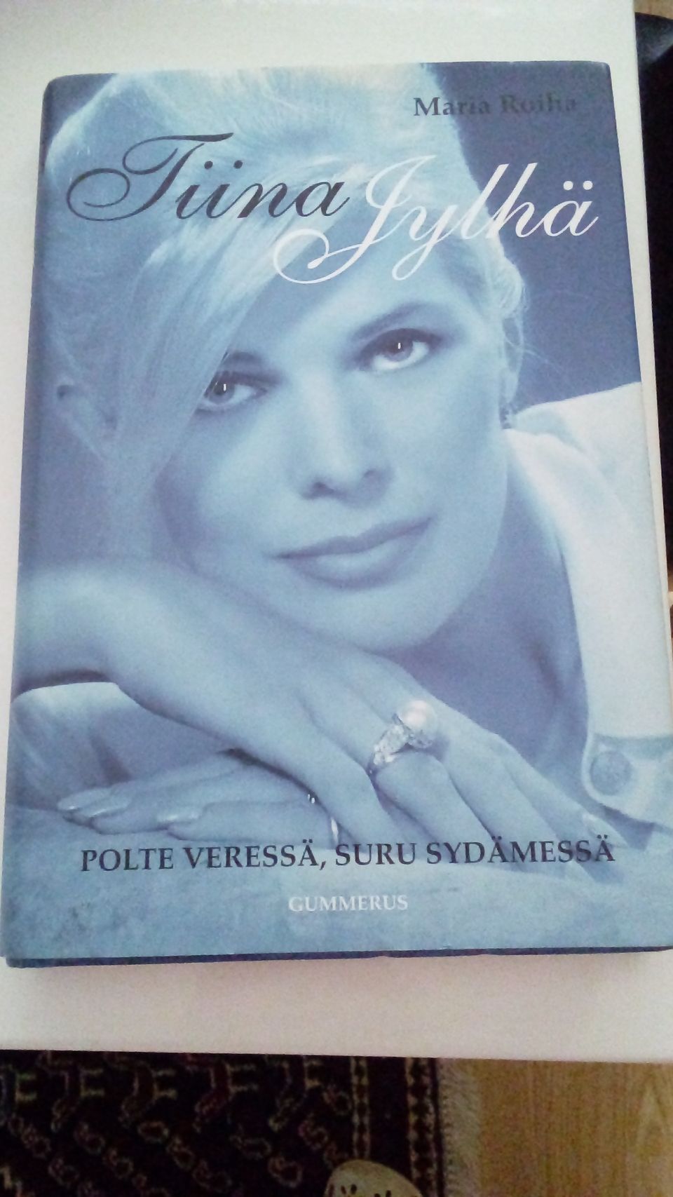 Kirja, Tiina Jylhä, Polte veressä, suru sydämessä.