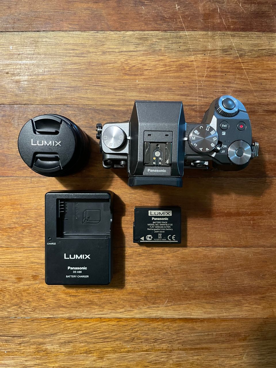 Vähän käytetty Panasonic Lumix DMC-G7 14-42mm objektiivilla