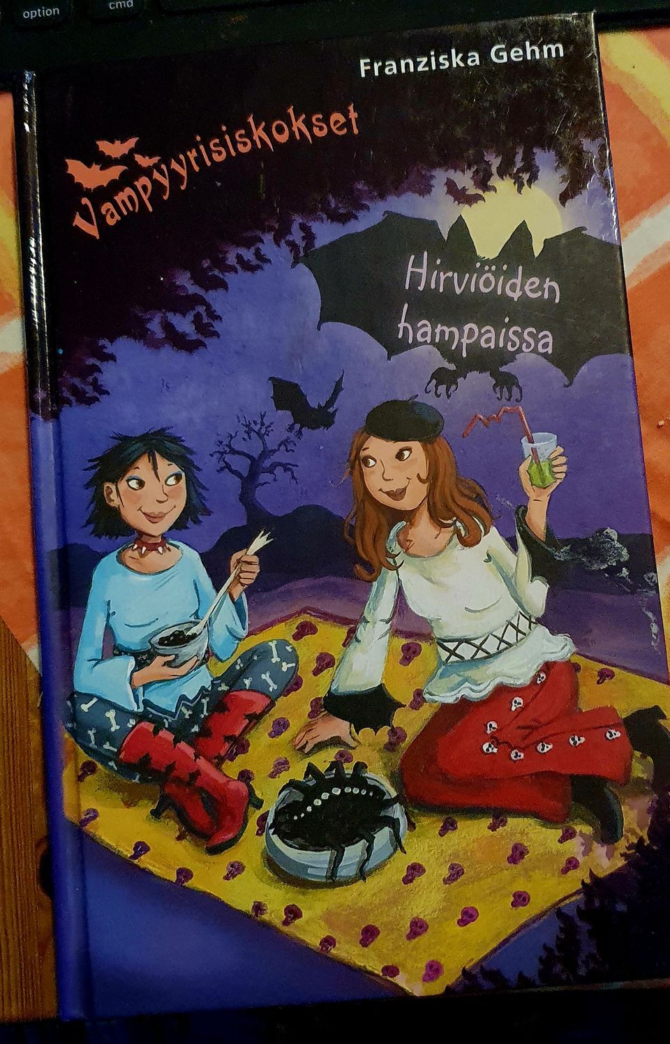 VAMPYYRISISKOKSET  HIRVIÖIDEN HAMPAISSA