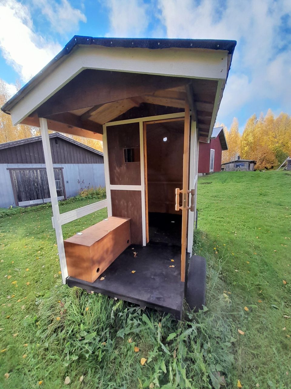 Pyörillä oleva sauna