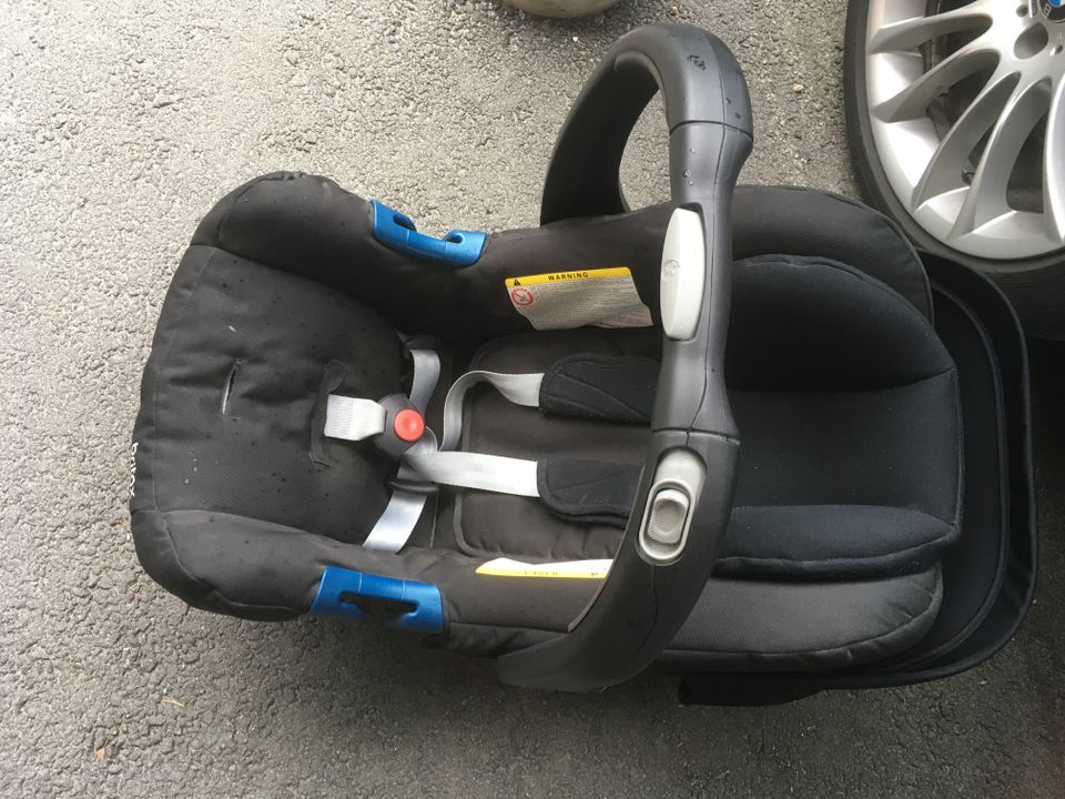 Britax Römer -turvakaukalo + ISOFIX-telakka