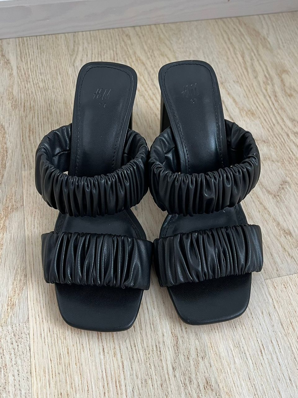 H&M mustat sandaletit / korkokengät (37)