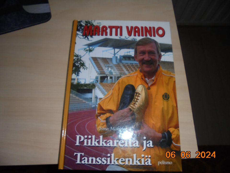 martti vainio - piikkareita ja tanssikenkiä