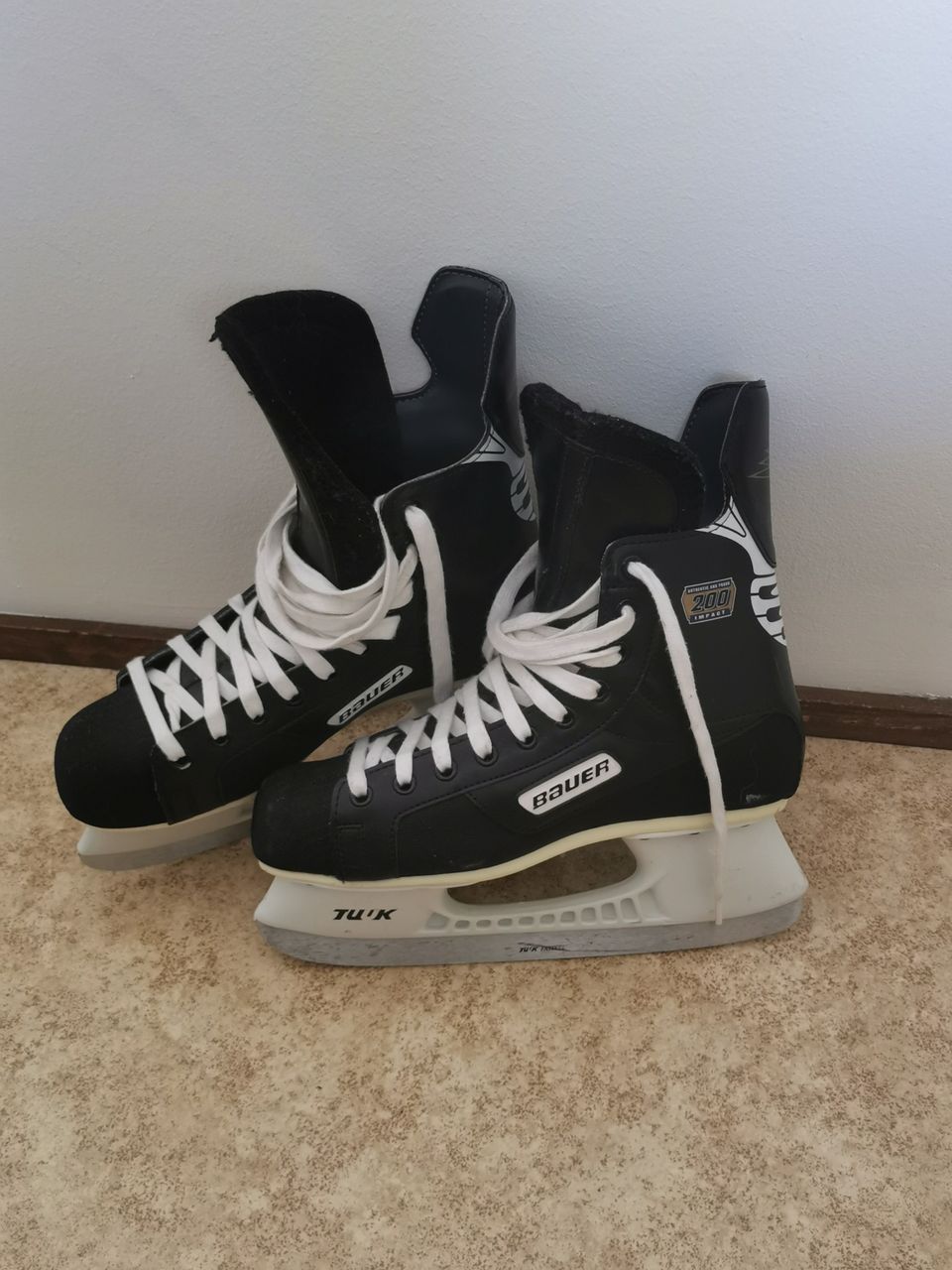 Ice skating shoes 42