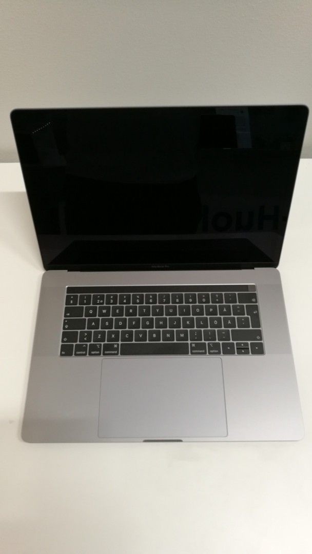 Macbook Pro 15" 2019 16Gb/512Gb Huippukuntoinen