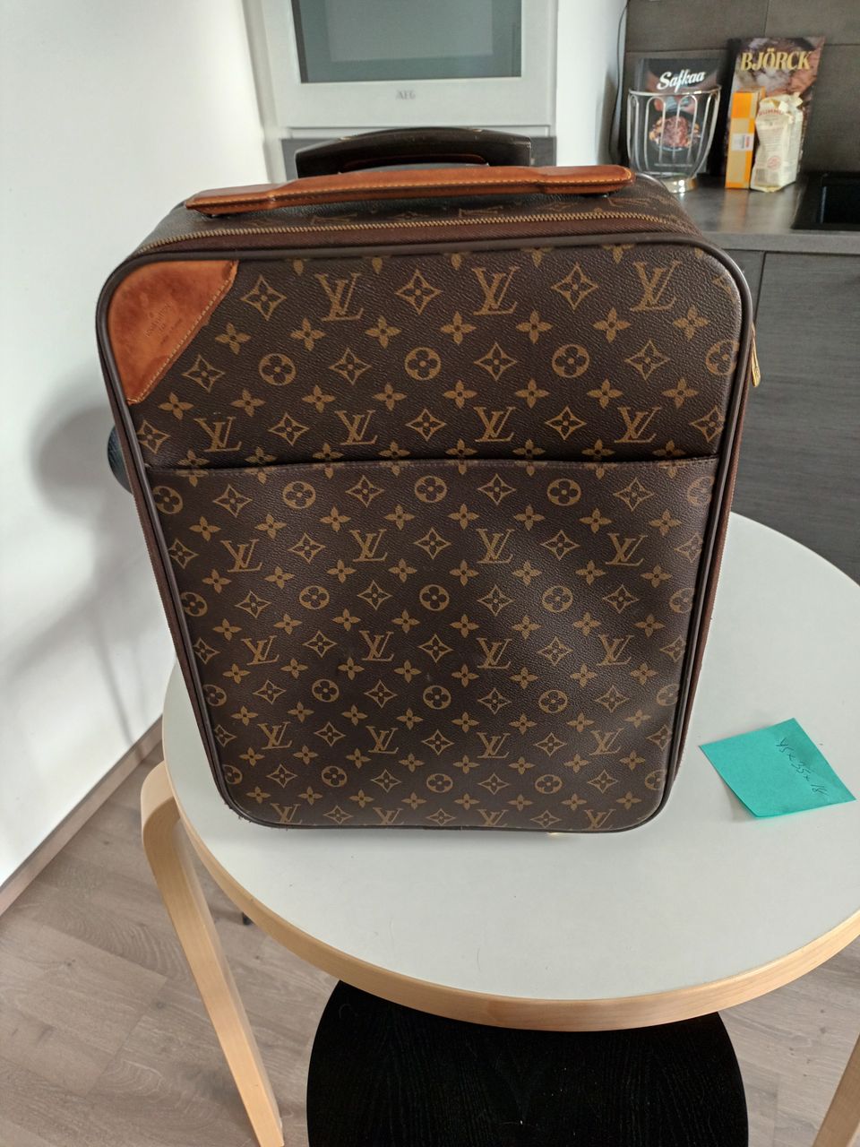 Louis Vuitton lentolaukku
