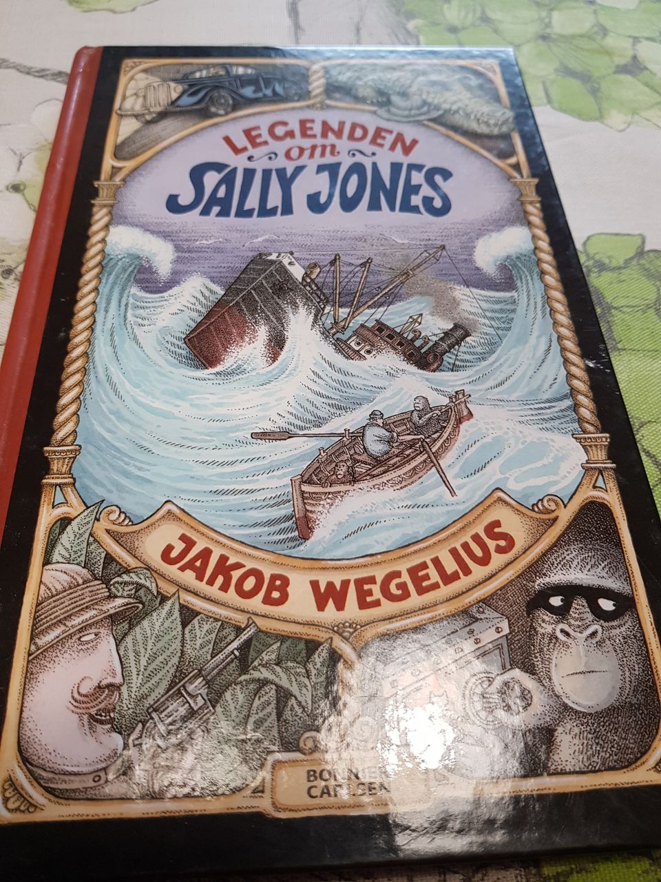 Legenden on Sally Jones. Jakob Wegelius.