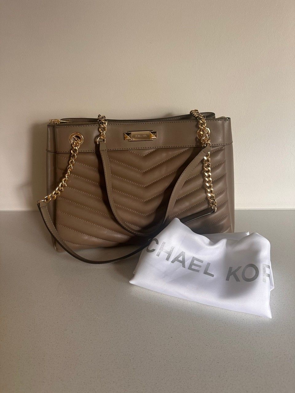 Michaela Kors md chain shoulder ToTe