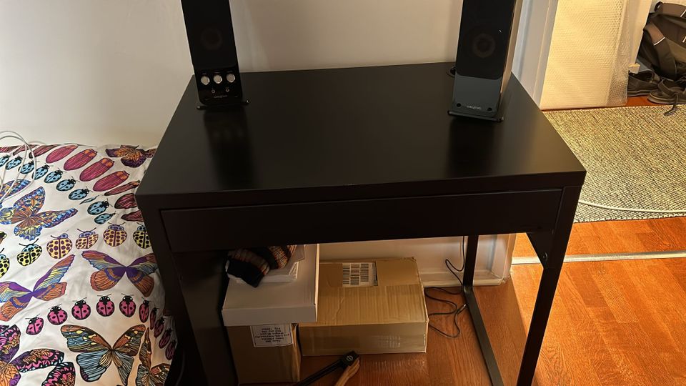 Kirjoituspöytä IKEA pieni
